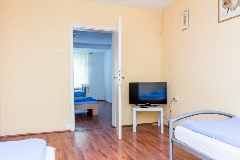 Möbliertes Zimmer in Dortmund mit Flachbildfernseher